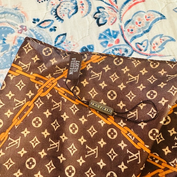 Silk long scarf great condition - Picture 2 of 3